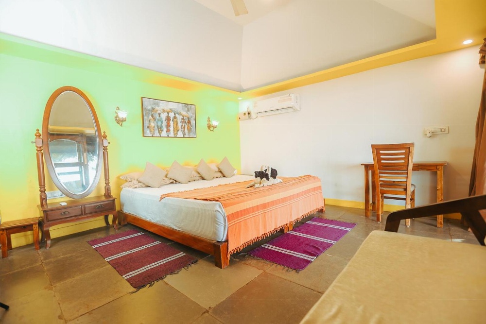 Mariposa Beach Grove Main image